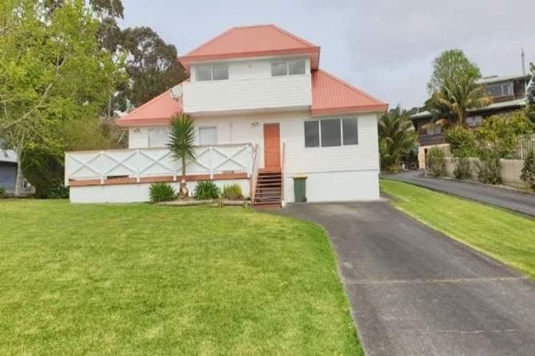 Photo of property in 41 Esther Place, Red Beach, 0932