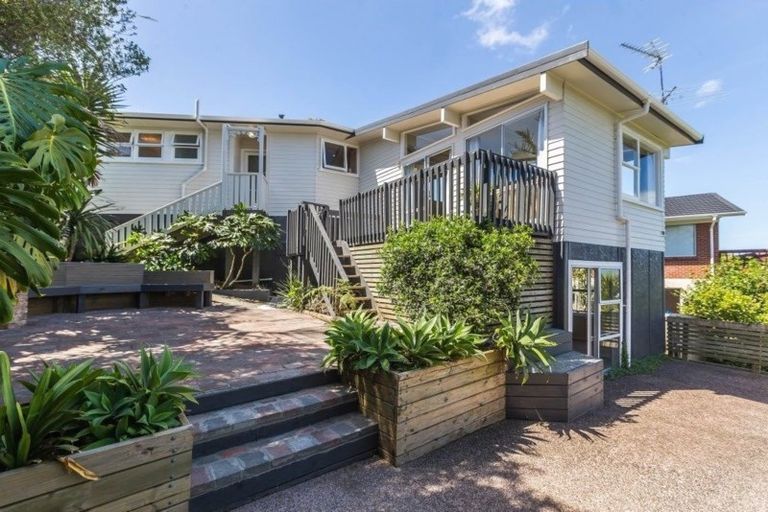 Photo of property in 20 Chequers Avenue, Glenfield, Auckland, 0629