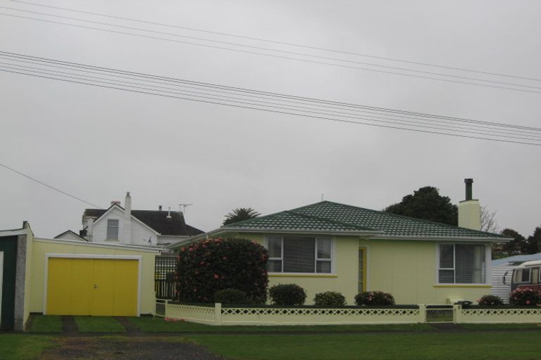 Photo of property in 8 Blake Street, Waitara, 4320