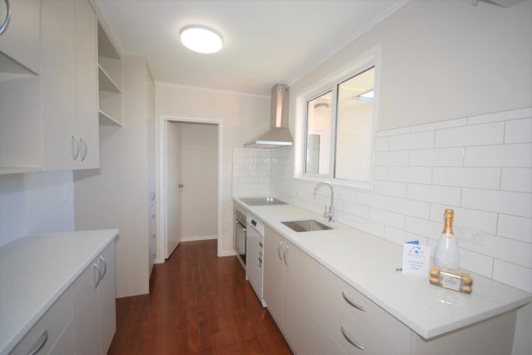 Photo of property in 1/279 Sunset Road, Sunnynook, Auckland, 0632