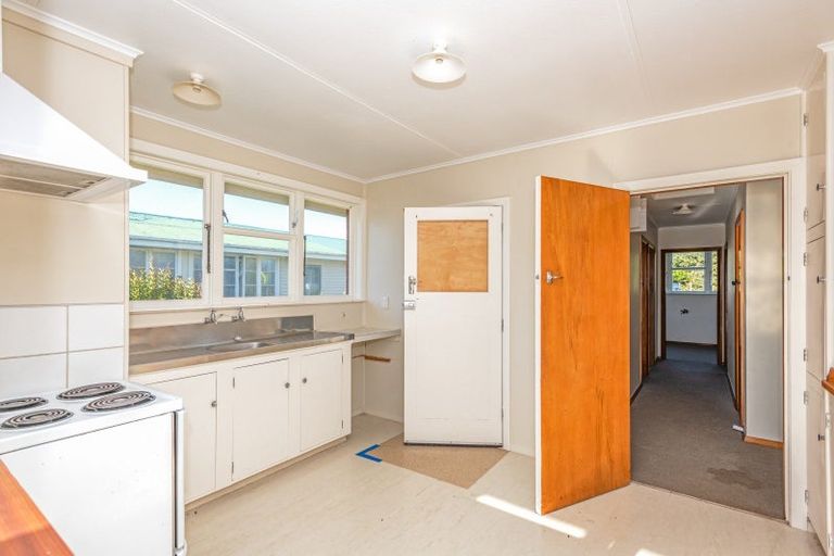Photo of property in Clifton School, 71 Taumaihi Street, Bulls, 4818