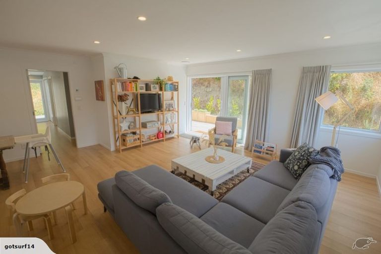 Photo of property in 26 Rarangi Way, Owhiro Bay, Wellington, 6023