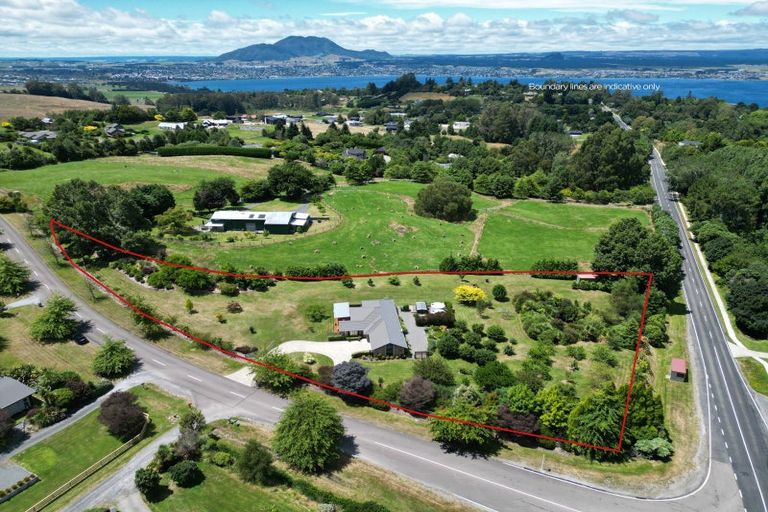Photo of property in 18 Loch Views Road, Acacia Bay, Taupo, 3385