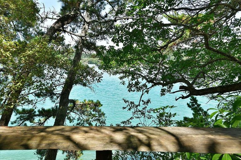 Photo of property in 254 Wade River Road, Wade Heads, Whangaparaoa, 0932