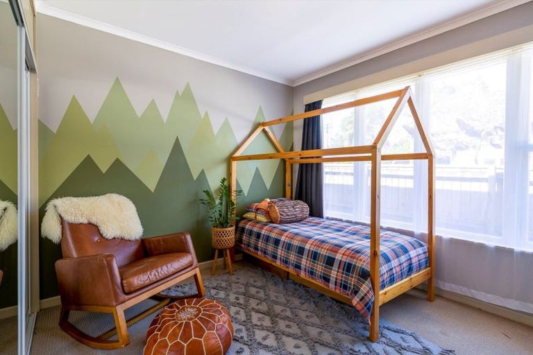 Photo of property in 52 Sylvan Crescent, Te Atatu South, Auckland, 0610