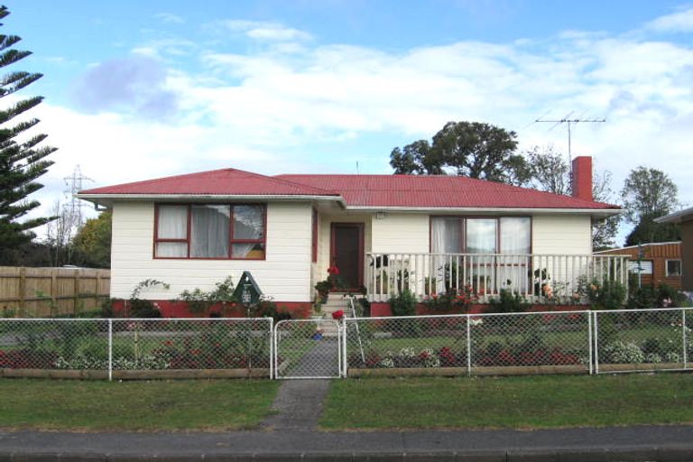 Photo of property in 63 Glen Marine Parade, Glendene, Auckland, 0602