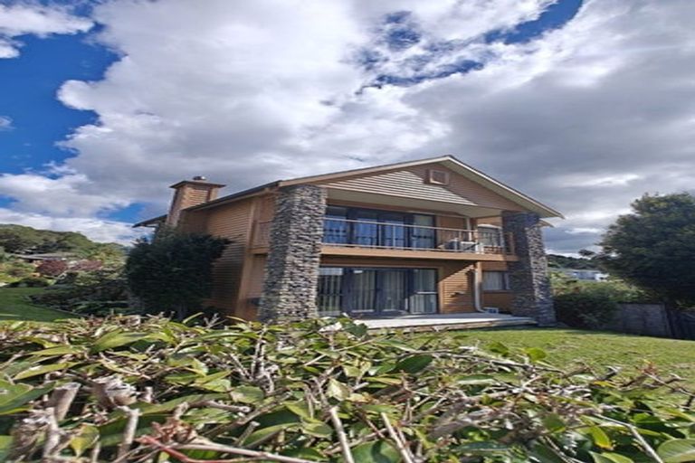 Photo of property in 1 Glenreagh Place, Torbay, Auckland, 0630