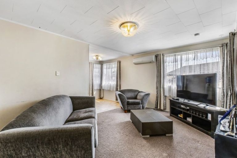 Photo of property in 43 Othello Drive, Clover Park, Auckland, 2023
