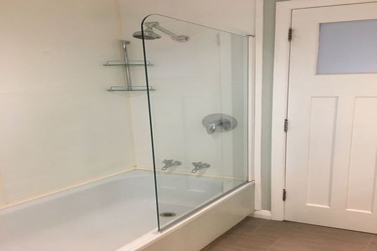 Photo of property in 9 Herald Terrace, Berhampore, Wellington, 6023