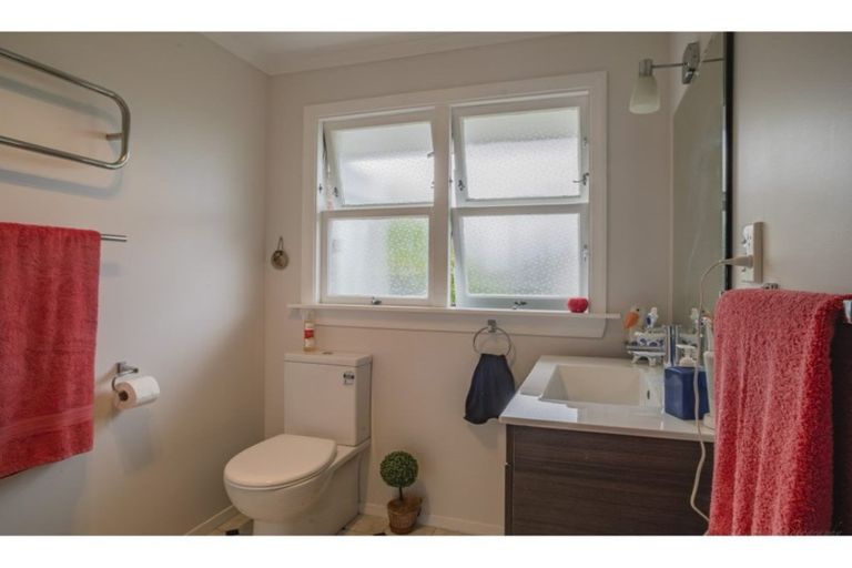 Photo of property in 28 Saint George Street, Watlington, Timaru, 7910