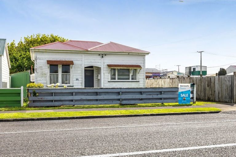 Photo of property in 18 Furlong Street, Hawera, 4610