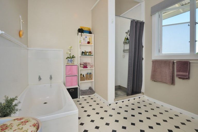 Photo of property in 17 Cemetery Road, Patutahi, Gisborne, 4072