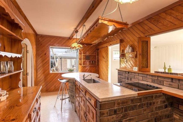 Photo of property in 11 Castaing Crescent, Te Atatu South, Auckland, 0610