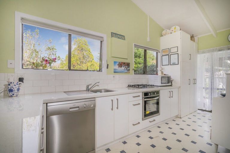 Photo of property in 10a Parkland Place, Whitianga, 3510