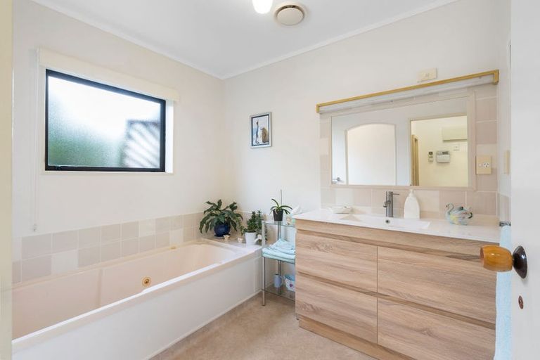 Photo of property in 102a Queen Street West, Levin, 5510