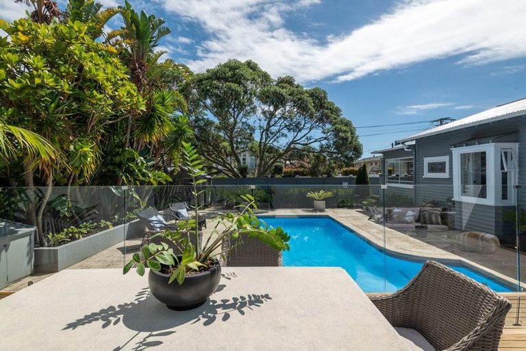 Photo of property in 1/5 Nelson Avenue, Northcote Point, Auckland, 0627