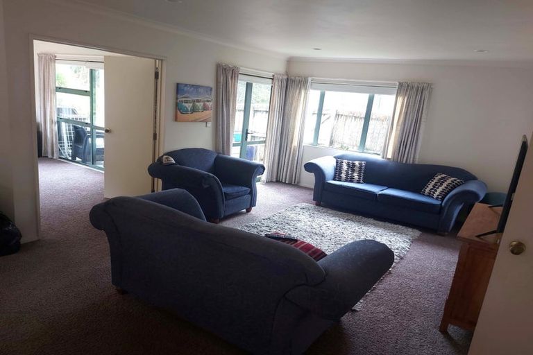 Photo of property in 28 Kinleith Way, Albany, Auckland, 0632