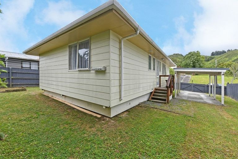 Photo of property in 16 Oaklands Grove, Clouston Park, Upper Hutt, 5018
