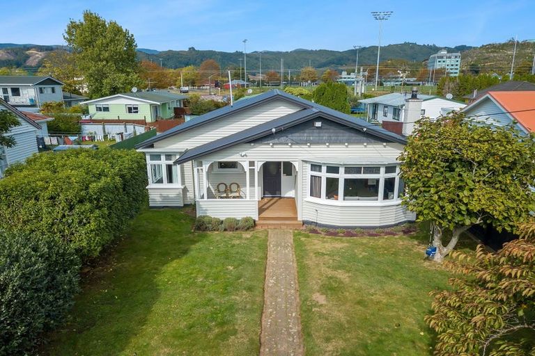 Photo of property in 38 Palmer Crescent, Silverstream, Upper Hutt, 5019