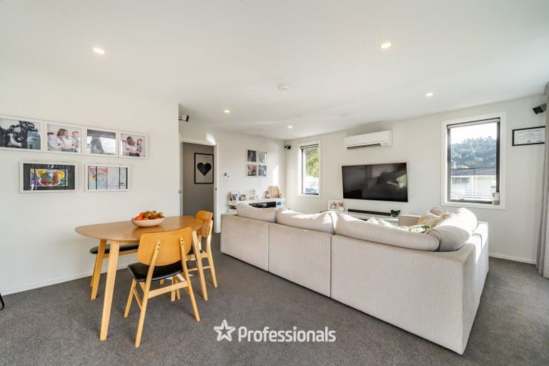 Photo of property in 393 Stokes Valley Road, Stokes Valley, Lower Hutt, 5019