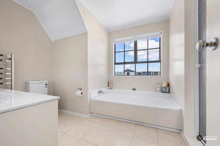 Photo of property in 3a Panorama Grove, Harbour View, Lower Hutt, 5010