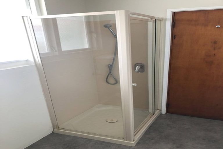 Photo of property in 2/18 Agra Crescent, Khandallah, Wellington, 6035