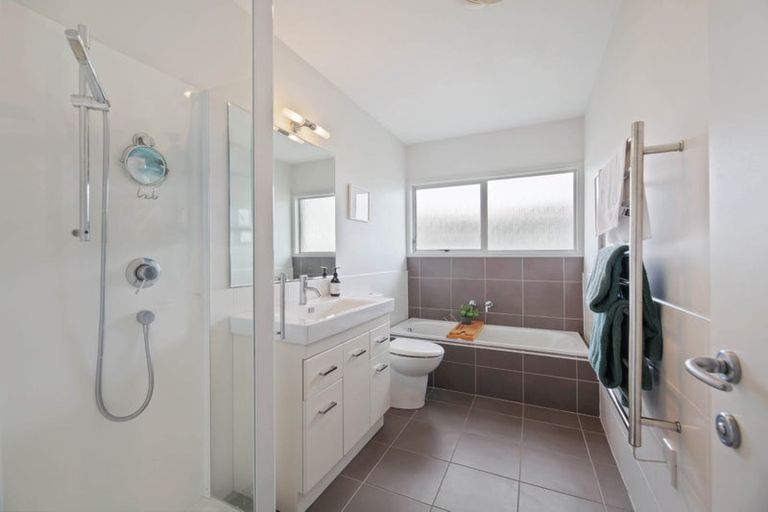 Photo of property in 34 Sunnyhill Crescent, Sunnyhills, Auckland, 2010