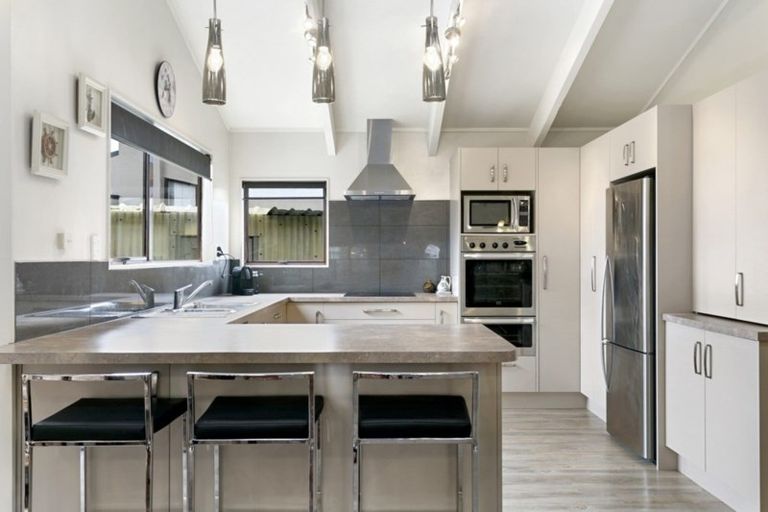 Photo of property in 2 Kew Place, Richmond Heights, Taupo, 3330