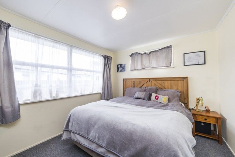 Photo of property in 90 Apollo Parade, Milson, Palmerston North, 4414