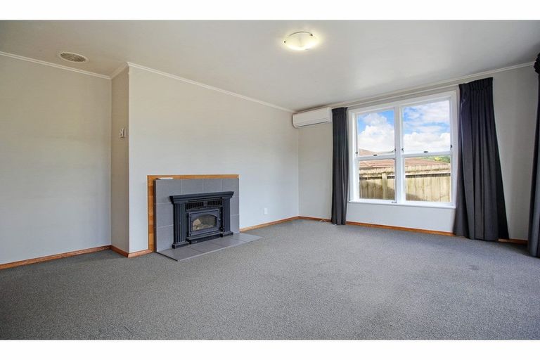 Photo of property in 69 Arimu Road, Papakura, 2110