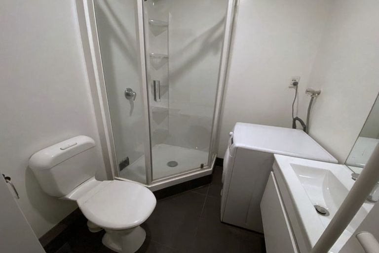 Photo of property in Terrace Tower Apartments, 11e/126 The Terrace, Wellington Central, Wellington, 6011