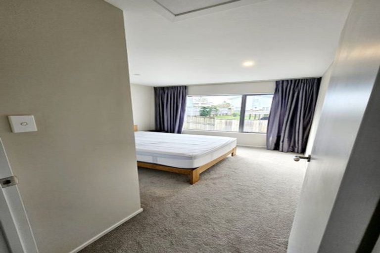 Photo of property in 247c Glenfield Road, Hillcrest, Auckland, 0627