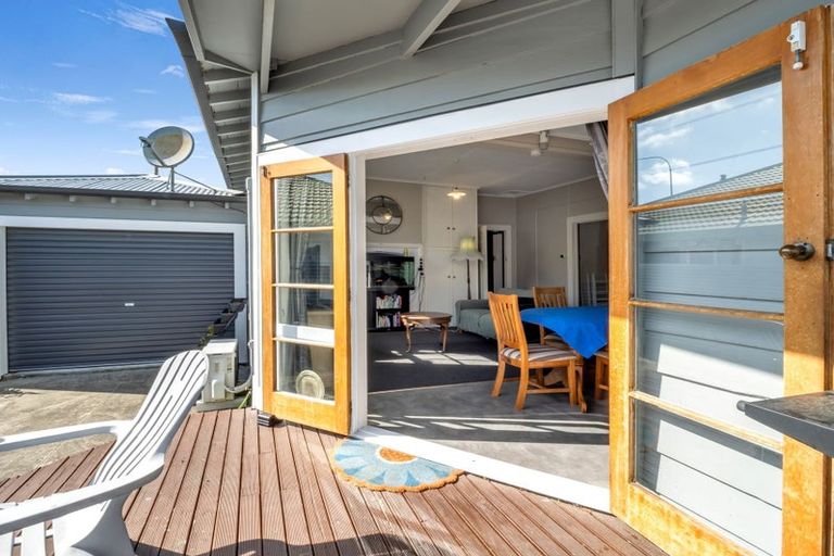 Photo of property in 6 Fairs Road, Milson, Palmerston North, 4414