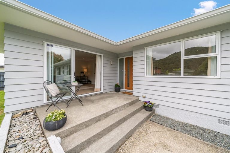 Photo of property in 2 Mitre Grove, Trentham, Upper Hutt, 5018