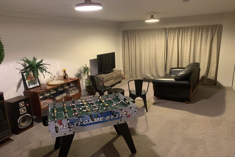 Photo of property in 2/100 Titirangi Road, New Lynn, Auckland, 0600