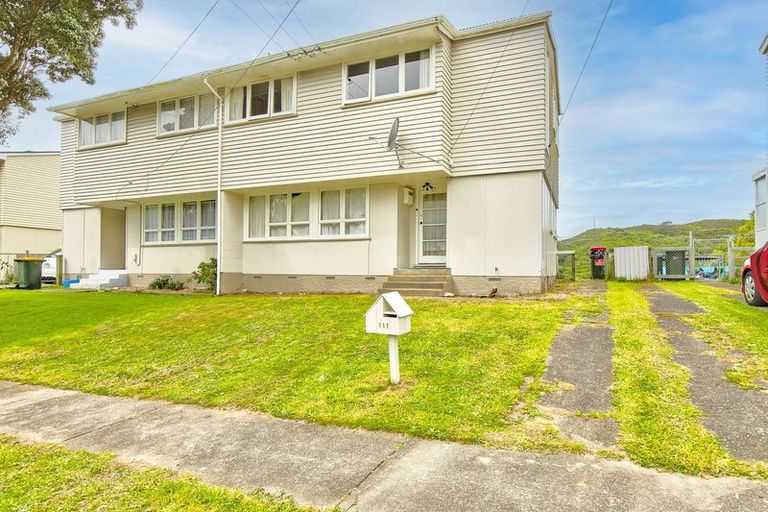 Photo of property in 115-117 Sievers Grove, Cannons Creek, Porirua, 5024
