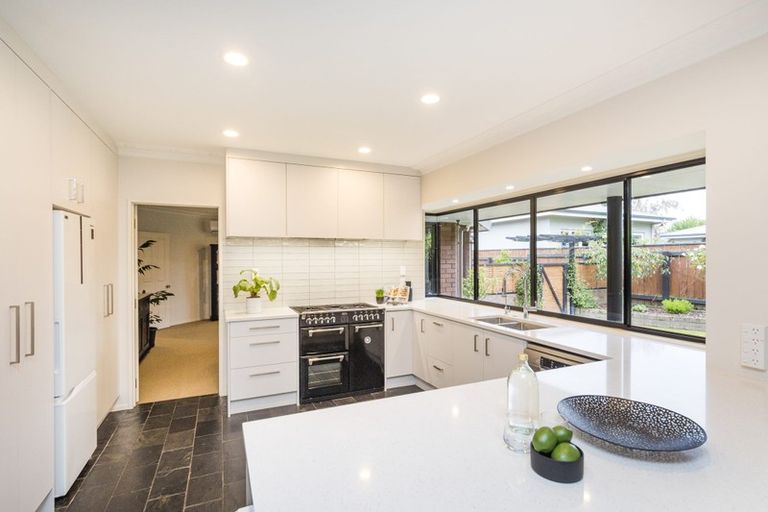 Photo of property in 15 Phoenix Avenue, Hokowhitu, Palmerston North, 4410