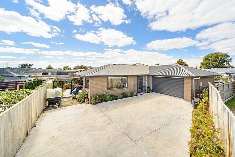 Photo of property in 43a Abraham Crescent, Milson, Palmerston North, 4414