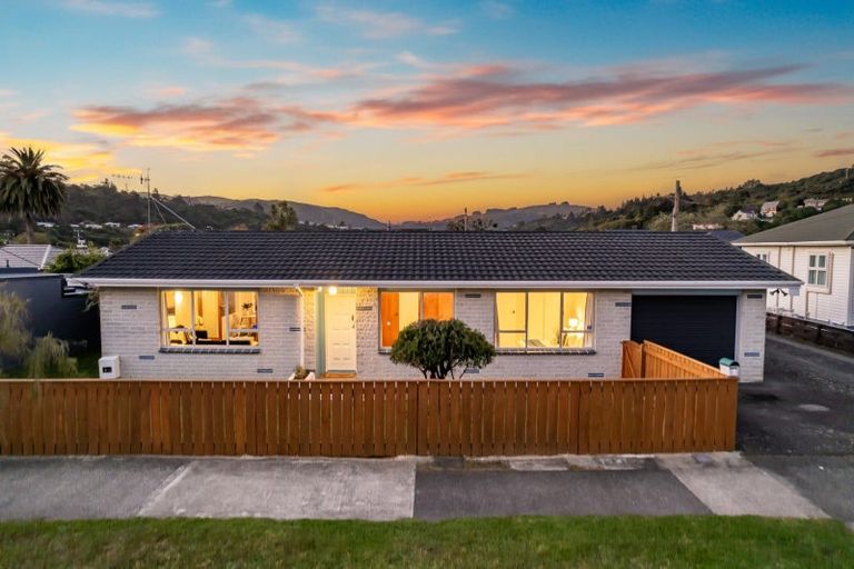 Photo of property in 3 Hawthorn Crescent, Stokes Valley, Lower Hutt, 5019