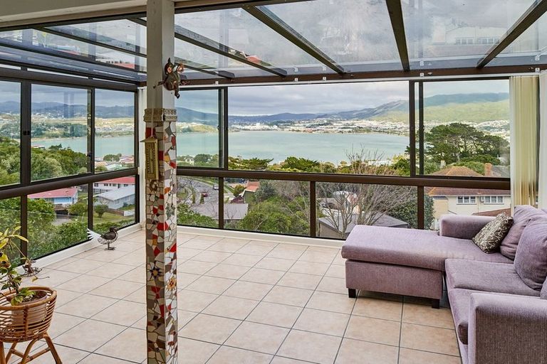Photo of property in 27 Humphreys Grove, Titahi Bay, Porirua, 5022