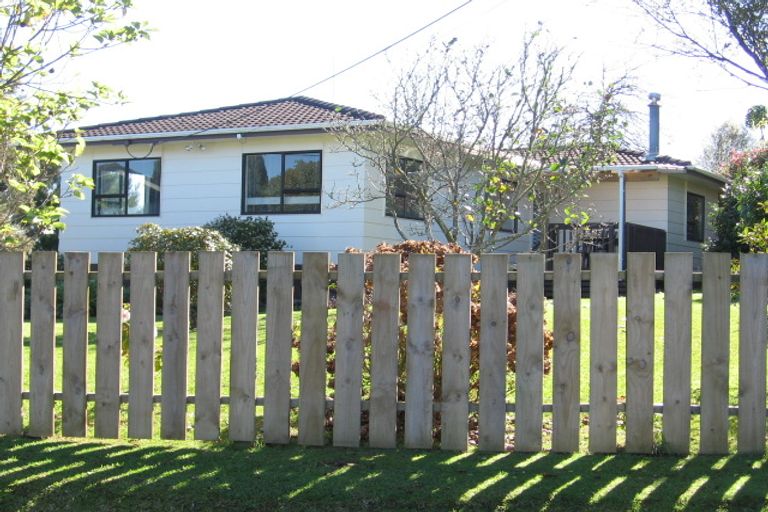 Photo of property in 15 Wallace Road, Ranui, Auckland, 0612