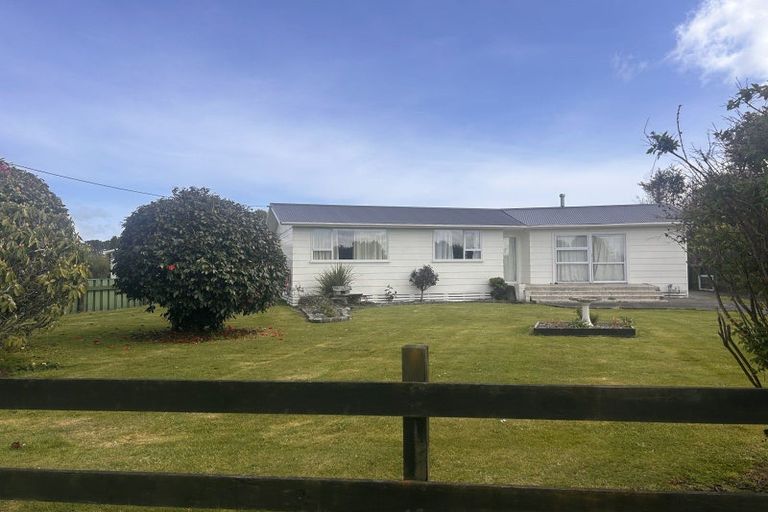 Photo of property in 21 Castle Street, Eltham, 4322