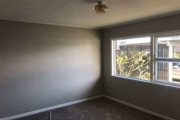 Photo of property in 1/148 Queen Street, Northcote Point, Auckland, 0627