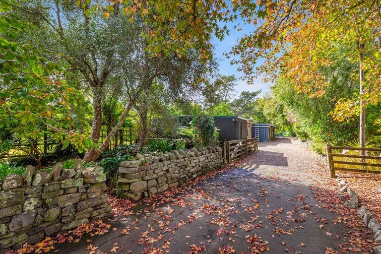 Photo of property in 252 Boord Crescent, Kumeu, 0891