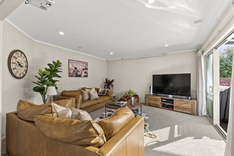 Photo of property in 23 Heta Road, Highlands Park, New Plymouth, 4312