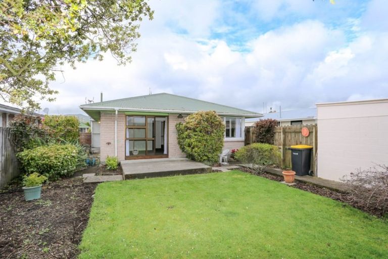 Photo of property in 2/83 Roberta Drive, Somerfield, Christchurch, 8024