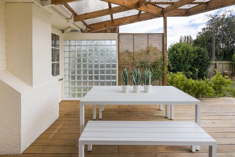 Photo of property in 2 Norwich Place, Awapuni, Palmerston North, 4412