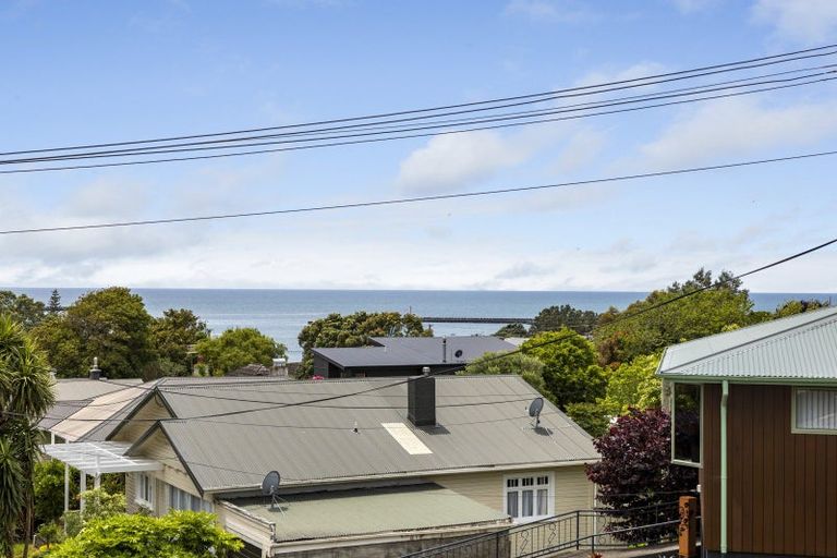 Photo of property in 22 Peace Avenue, Moturoa, New Plymouth, 4310