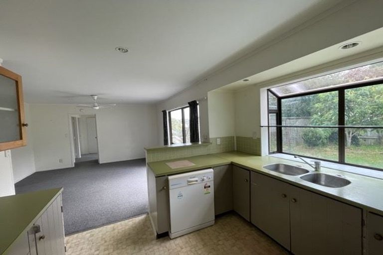 Photo of property in 12 Sumich Place, West Harbour, Auckland, 0618