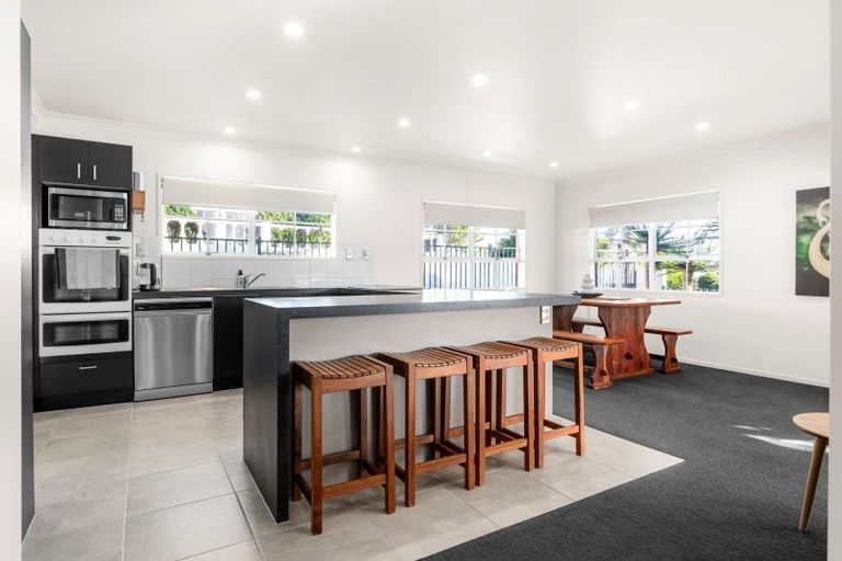 Photo of property in 42 Gilbass Avenue, Hamilton Lake, Hamilton, 3204